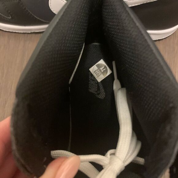 NIKE AIR JORDAN 1 Sneakers, Like new - Picture 5 of 5